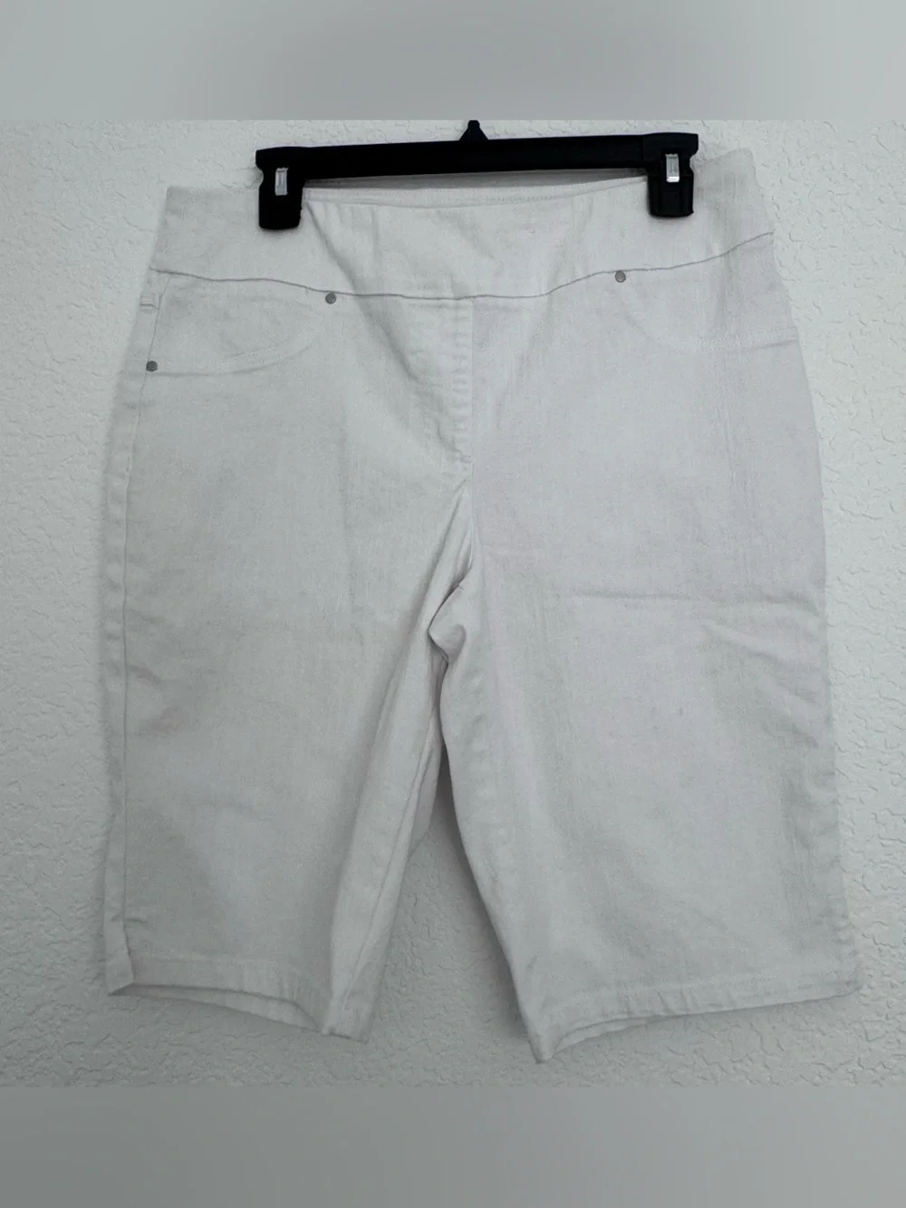Ruby Rd. White Knee-Length Bermuda Shorts Women